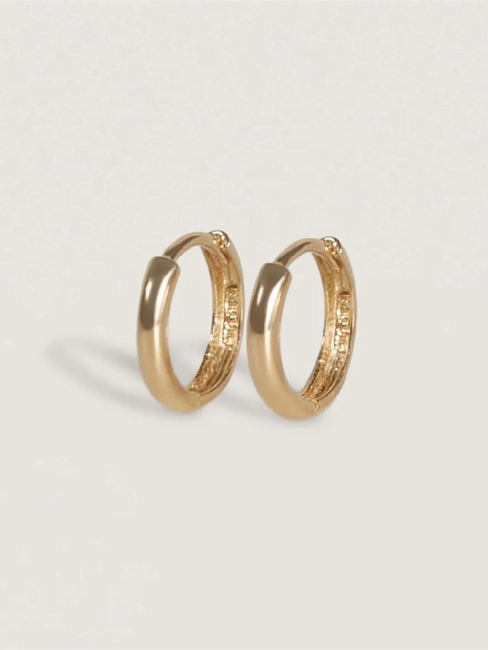 NWT & box - Kinn petite Huggie Earring, 14k gold